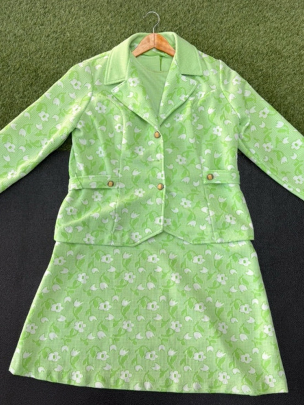 Vintage Green Floral Two-Piece Skirt Suit